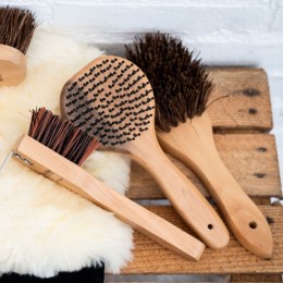 HB Showtime Luxury Wooden Tail and Mane Brush