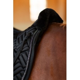 Equestrian Stockholm FW25 Holiday выездковый вальтрап из искусственной кожи мехом Crystal чёрный